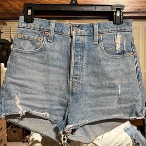 Levi’s Ribcage Shorts